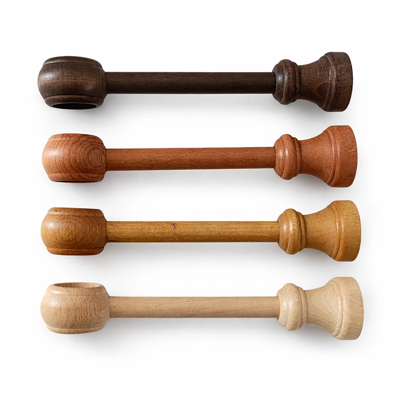 Fa karnistartó minták különböző faárnyalatokban, fehér háttéren