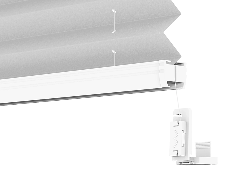 Pliszé roló fúrás nélkül rögzítve klipszes tartóval az ablakkereten.