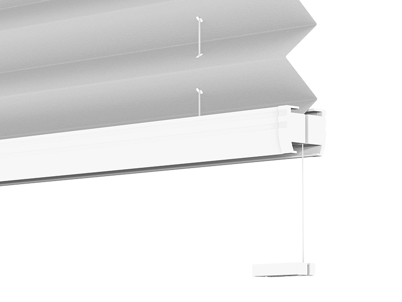 Pliszé roló fúrással az üvegrögzítő lécbe szerelve, stabil rögzítéssel az üveg mellett